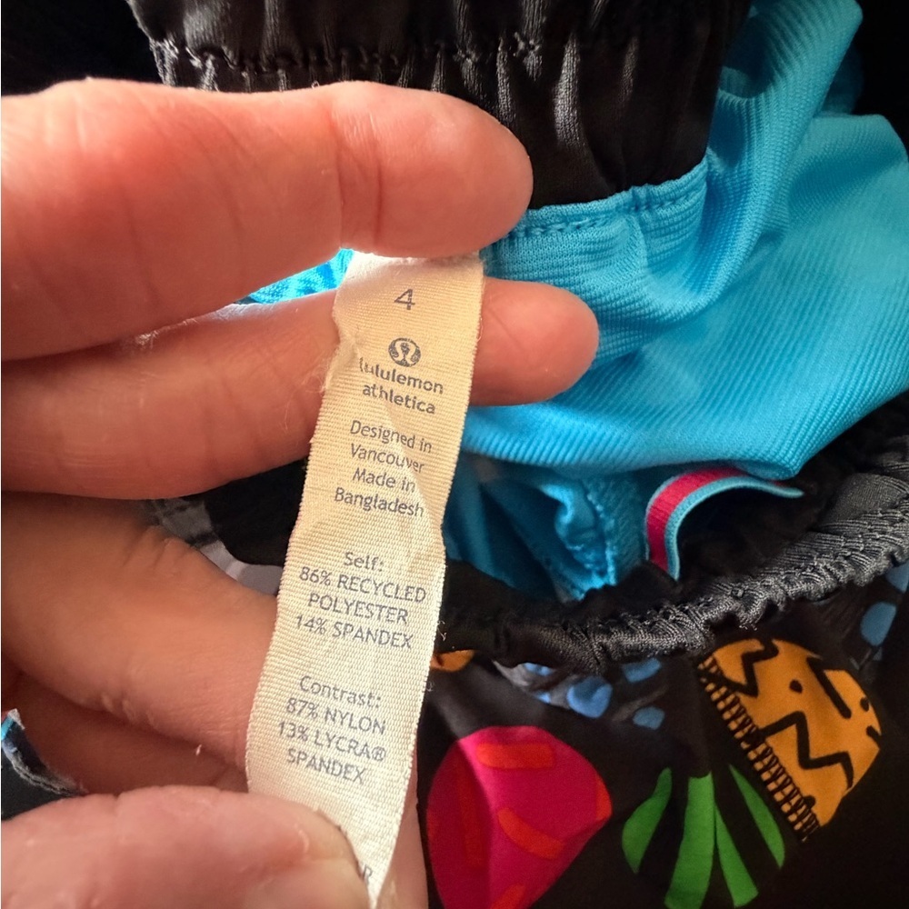 Lululemon SeaWheeze Tracker Shorts size 4 - Picture 4 of 7